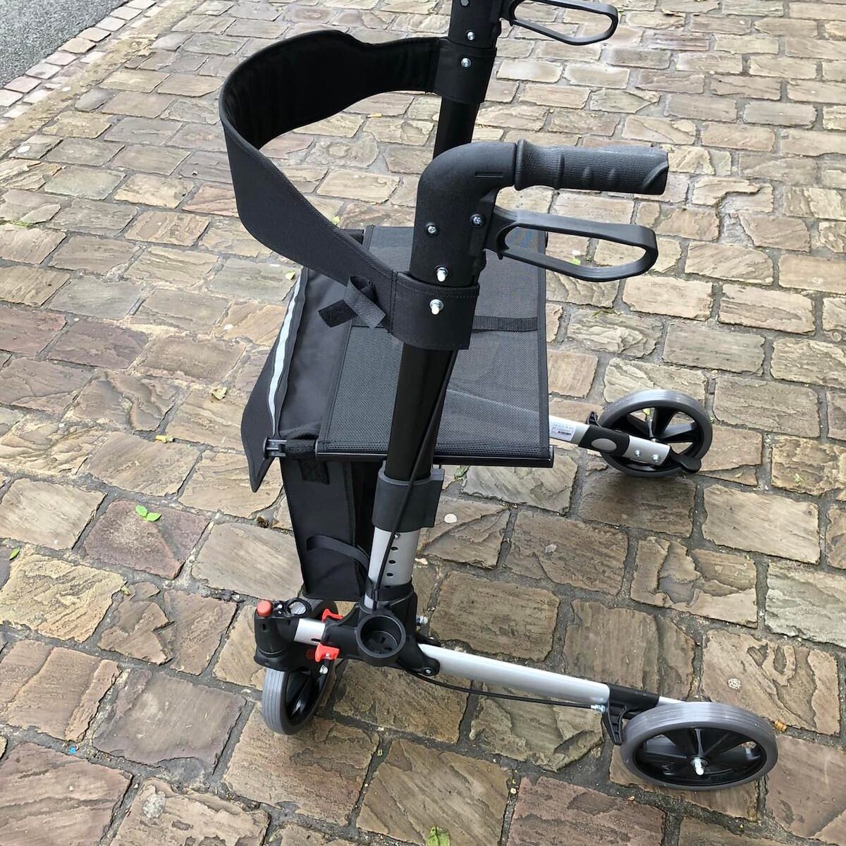 DEAMBULATEUR 4 ROUES